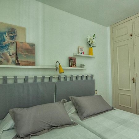 Luminoso Y Fresco Apartamento En 2ª Linea De Playa فوينخيرولا المظهر الخارجي الصورة