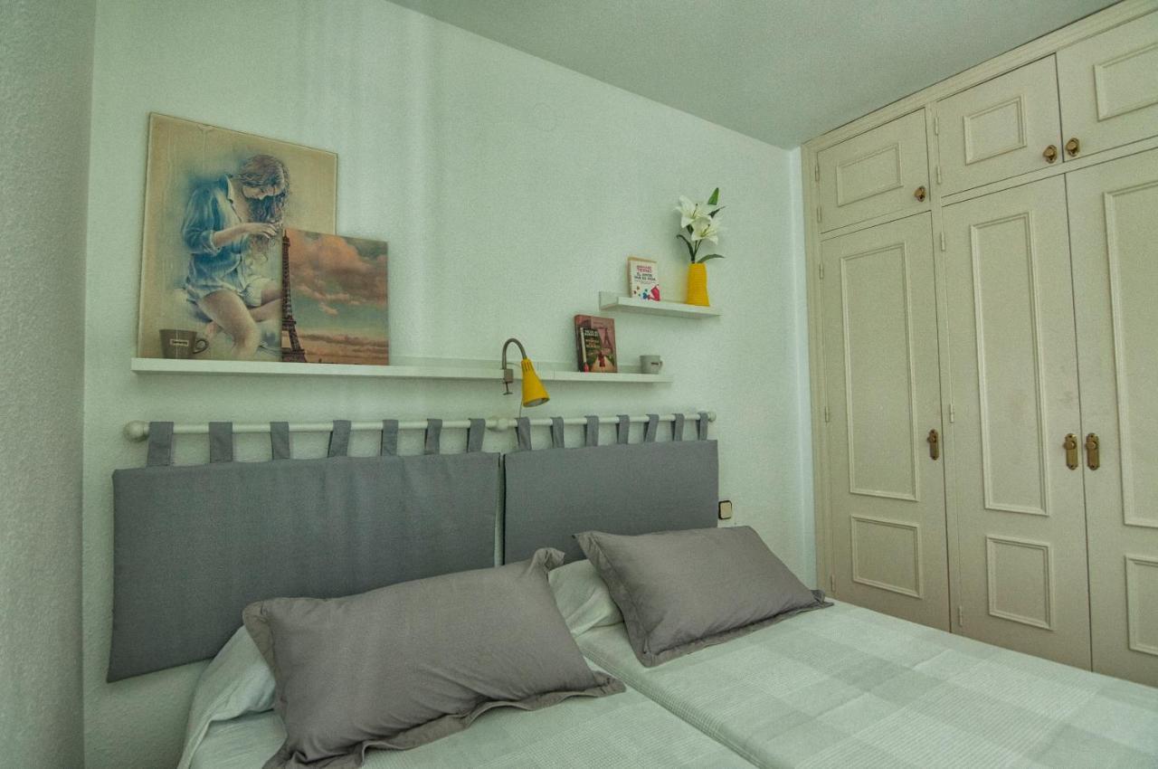Luminoso Y Fresco Apartamento En 2ª Linea De Playa فوينخيرولا المظهر الخارجي الصورة