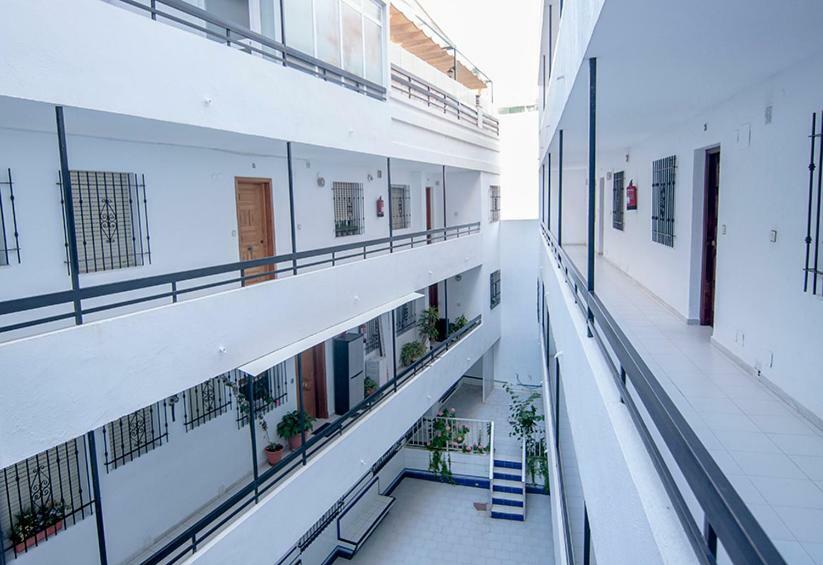 Luminoso Y Fresco Apartamento En 2ª Linea De Playa فوينخيرولا المظهر الخارجي الصورة
