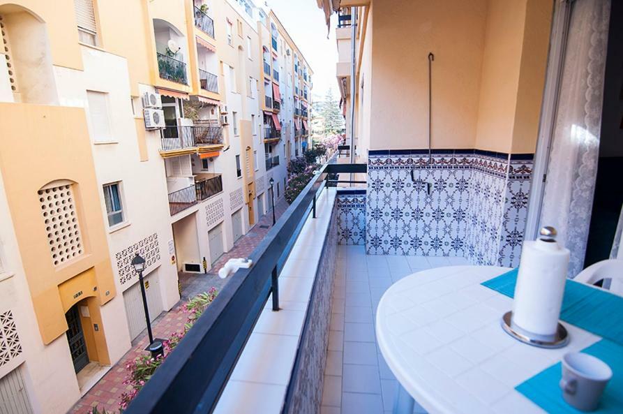 Luminoso Y Fresco Apartamento En 2ª Linea De Playa فوينخيرولا المظهر الخارجي الصورة